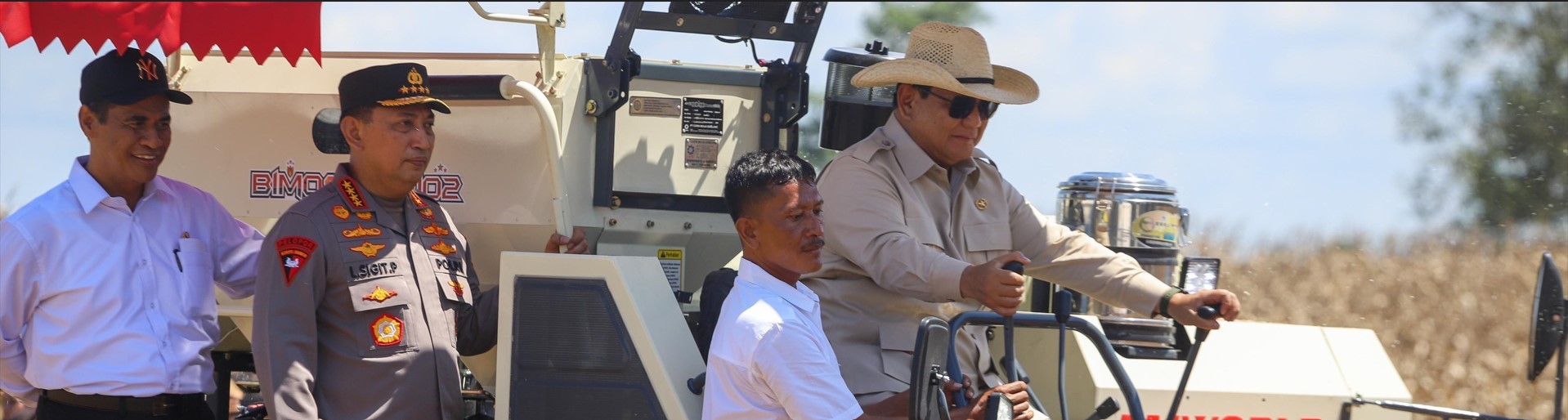 Didampingi Mentan Amran, Presiden Prabowo Pimpin Panen Raya Jagung Di Kalbar