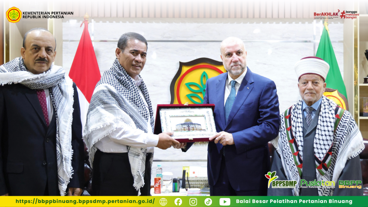 Mentan Amran Berikan Beasiswa untuk 20 Mahasiswa Palestina, Dorong Kerja Sama Pendidikan dan Pertanian